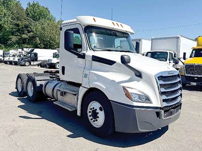 Freightliner Cascadia 126 Day Cab Truck - Detroit 435HP