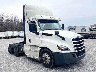 Freightliner Cascadia 126 Day Cab Truck - Detroit 400HP