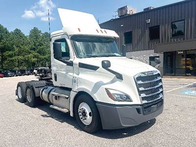 Freightliner Cascadia 126 Day Cab Truck - Detroit 435HP