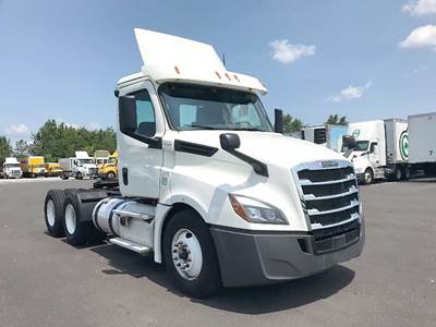 Freightliner Cascadia 126 Day Cab Truck - Detroit 435HP
