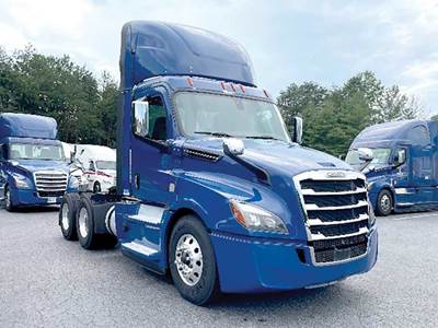 Freightliner Cascadia 126 Day Cab Truck - Detroit 410HP