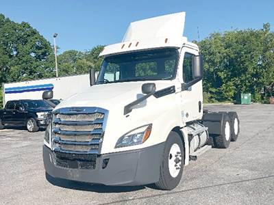 Freightliner Cascadia 126 Day Cab Truck - Cummins 400HP