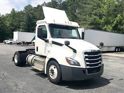 Freightliner Cascadia 126 Day Cab Truck - Detroit 410HP