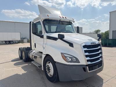 Freightliner Cascadia 126 Day Cab Truck - Detroit 435HP