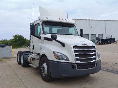 Freightliner Cascadia 126 Day Cab Truck - Detroit 435HP