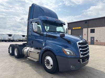 Freightliner Cascadia 126 Day Cab Truck - Detroit 455HP