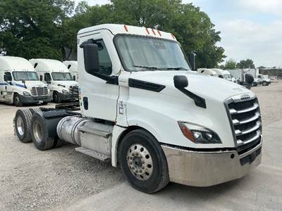 Freightliner Cascadia 126 Day Cab Truck - Detroit 455HP