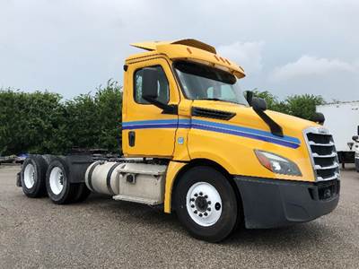 Freightliner Cascadia 126 Day Cab Truck - Detroit 435HP