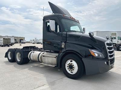 Freightliner Cascadia 126 Day Cab Truck - Detroit 435HP