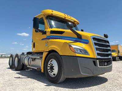 Freightliner Cascadia 126 Day Cab Truck - Detroit 435HP