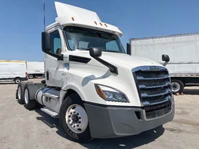 Freightliner Cascadia 126 Day Cab Truck - Detroit 435HP