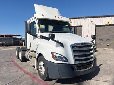 Freightliner Cascadia 126 Day Cab Truck - Detroit 435HP