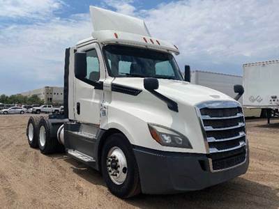 Freightliner Cascadia 126 Day Cab Truck - Detroit 450HP