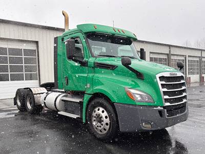 Freightliner Cascadia 126 Day Cab Truck - Detroit 505HP