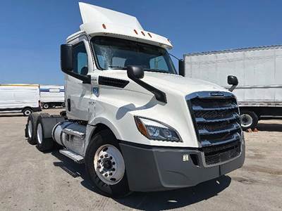 Freightliner Cascadia 126 Day Cab Truck - Detroit 435HP