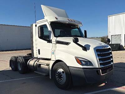 Freightliner Cascadia 126 Day Cab Truck - Detroit 435HP