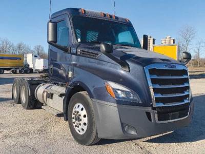 Freightliner Cascadia 126 Day Cab Truck - Detroit 455HP
