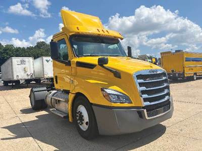 Freightliner Cascadia 126 Day Cab Truck - Detroit 410HP