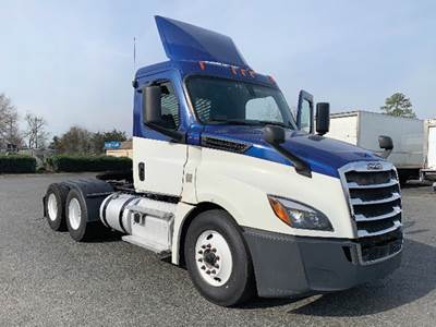 Freightliner Cascadia 126 Day Cab Truck - Detroit 455HP