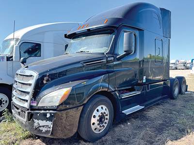 Freightliner Cascadia 126 Day Cab Truck - 455HP