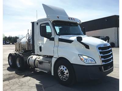 Freightliner Cascadia 126 Day Cab Truck - Detroit 435HP