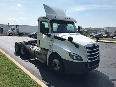 Freightliner Cascadia 126 Day Cab Truck - Detroit 435HP