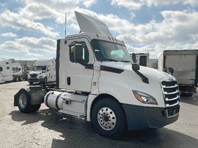 Freightliner Cascadia 126 Day Cab Truck - Detroit 410HP