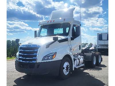 Freightliner Cascadia 126 Day Cab Truck - Detroit 435HP