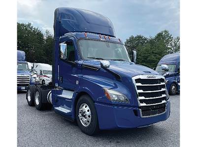 Freightliner Cascadia 126 Day Cab Truck - Detroit 410HP