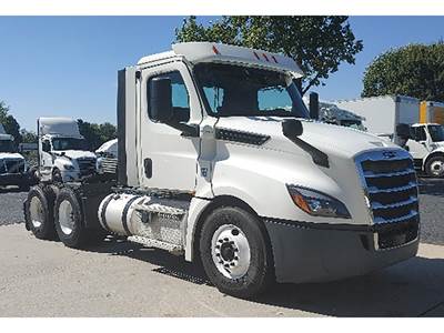 Freightliner Cascadia 126 Day Cab Truck - Detroit 435HP