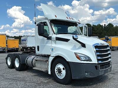 Freightliner Cascadia 126 Day Cab Truck - Detroit 435HP