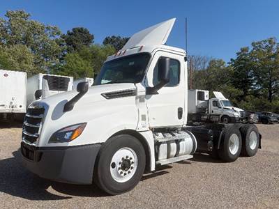 Freightliner Cascadia 126 Day Cab Truck - Detroit 455HP