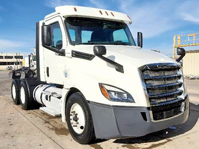 Freightliner Cascadia 126 Day Cab Truck - Detroit 435HP