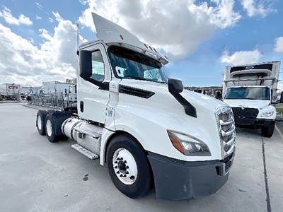 Freightliner Cascadia 126 Day Cab Truck - Detroit 435HP