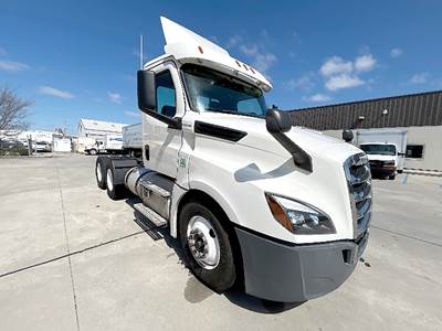 Freightliner Cascadia 126 Day Cab Truck - Detroit 435HP