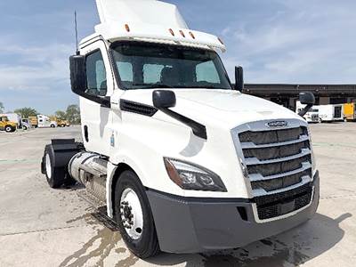 Freightliner Cascadia 126 Day Cab Truck - Detroit 410HP