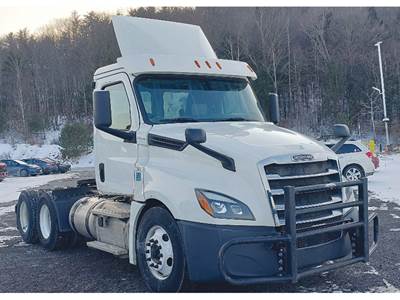 Freightliner Cascadia 126 Day Cab Truck - Detroit 435HP