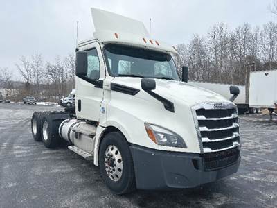 Freightliner Cascadia 126 Day Cab Truck - Detroit 435HP