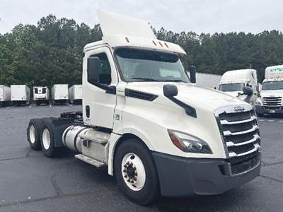 Freightliner Cascadia 126 Day Cab Truck - Detroit 435HP