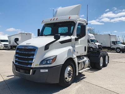 Freightliner Cascadia 126 Day Cab Truck - Detroit 435HP