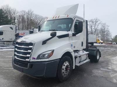 Freightliner Cascadia 126 Day Cab Truck - Detroit 410HP
