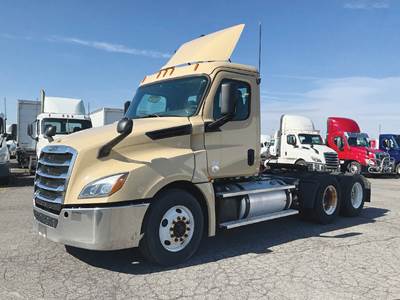 Freightliner Cascadia 126 Day Cab Truck - Detroit 450HP