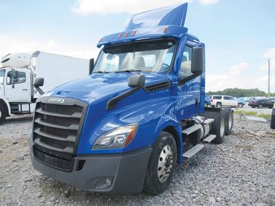 Freightliner Cascadia 126 Day Cab Truck - Detroit 455HP