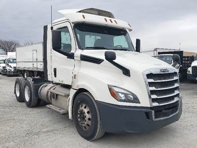 Freightliner Cascadia 126 Day Cab Truck - Detroit 435HP