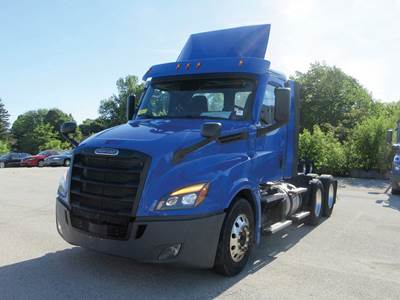 Freightliner Cascadia 126 Day Cab Truck - Detroit 455HP
