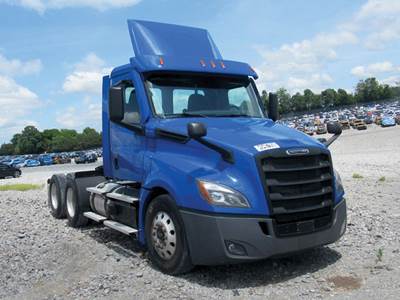 Freightliner Cascadia 126 Day Cab Truck - Detroit 455HP