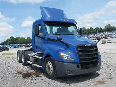 Freightliner Cascadia 126 Day Cab Truck - Detroit 400HP