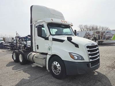Freightliner Cascadia 126 Day Cab Truck - Cummins 450HP