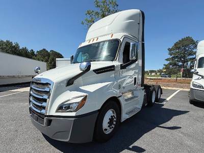 Freightliner Cascadia 126 Day Cab Truck - Detroit 435HP
