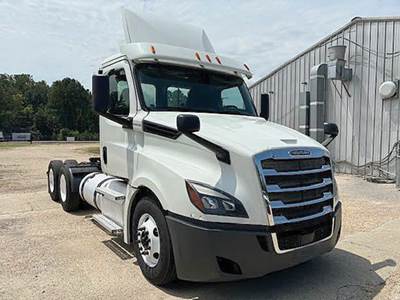 Freightliner Cascadia 126 Day Cab Truck - Detroit 450HP